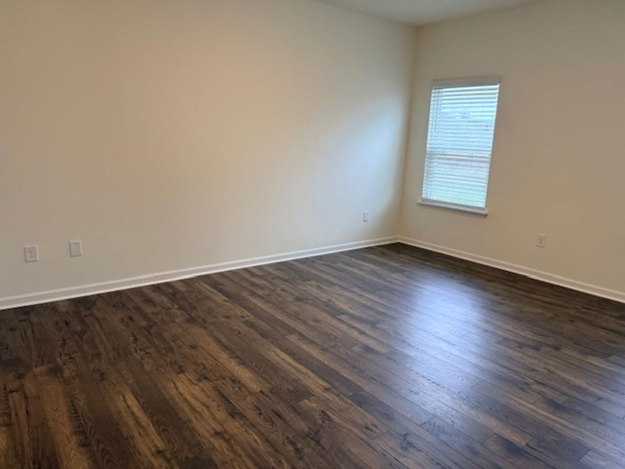 1461 Newbury Ln - Photo 7 of 27