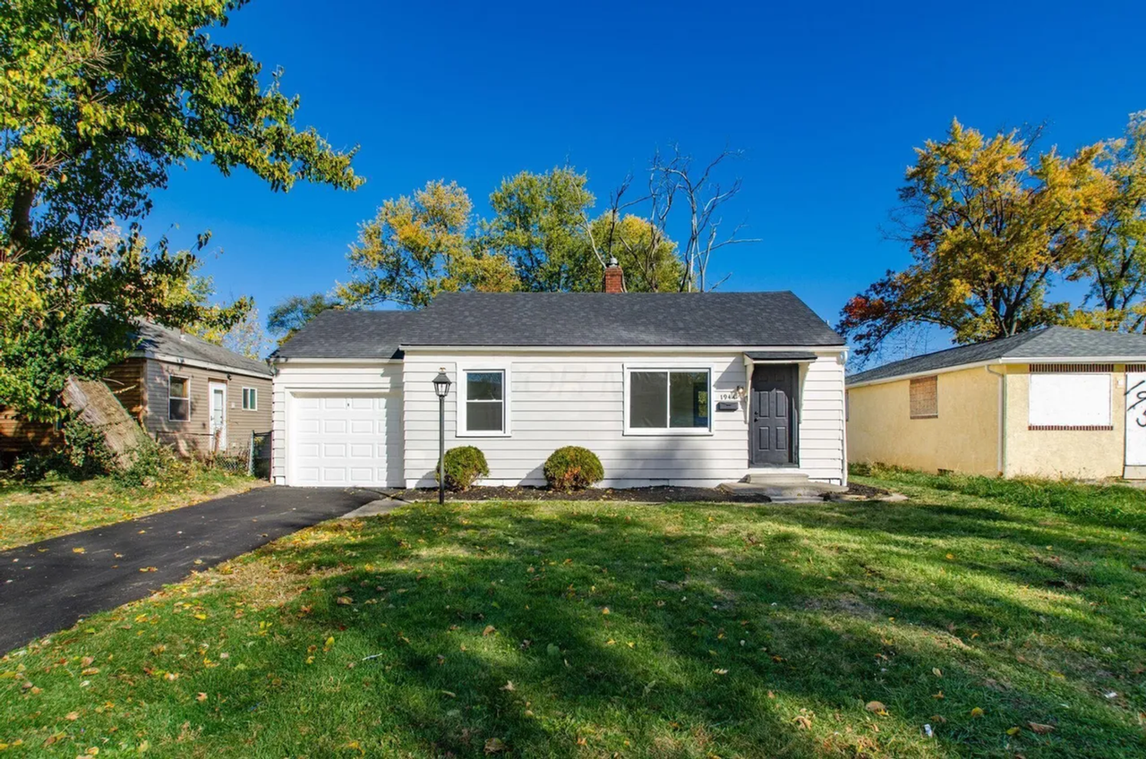 1944 E North Broadway St - Photo 2 of 24