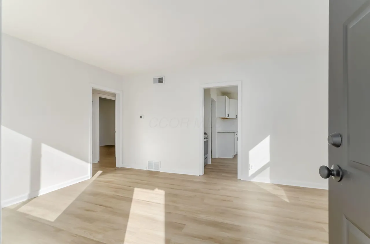 1944 E North Broadway St - Photo 5 of 24