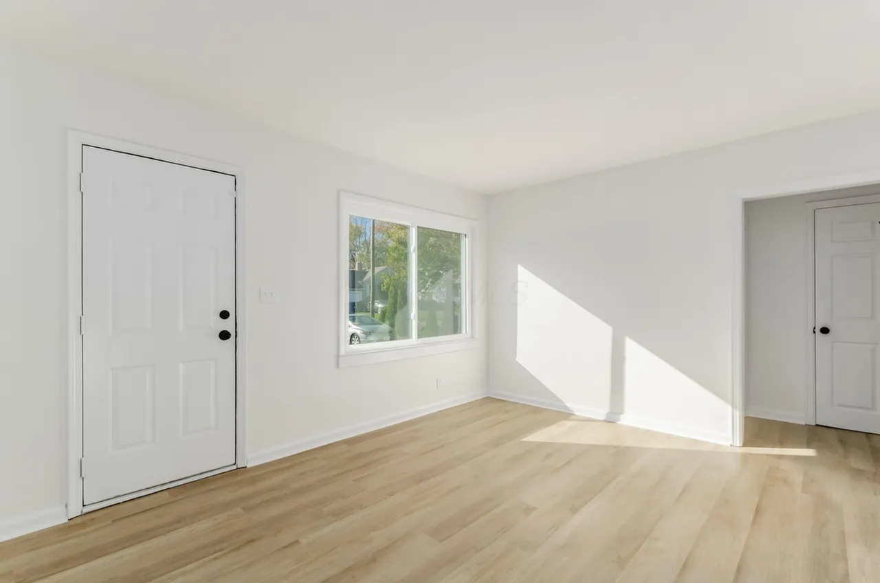 1944 E North Broadway St - Photo 7 of 24