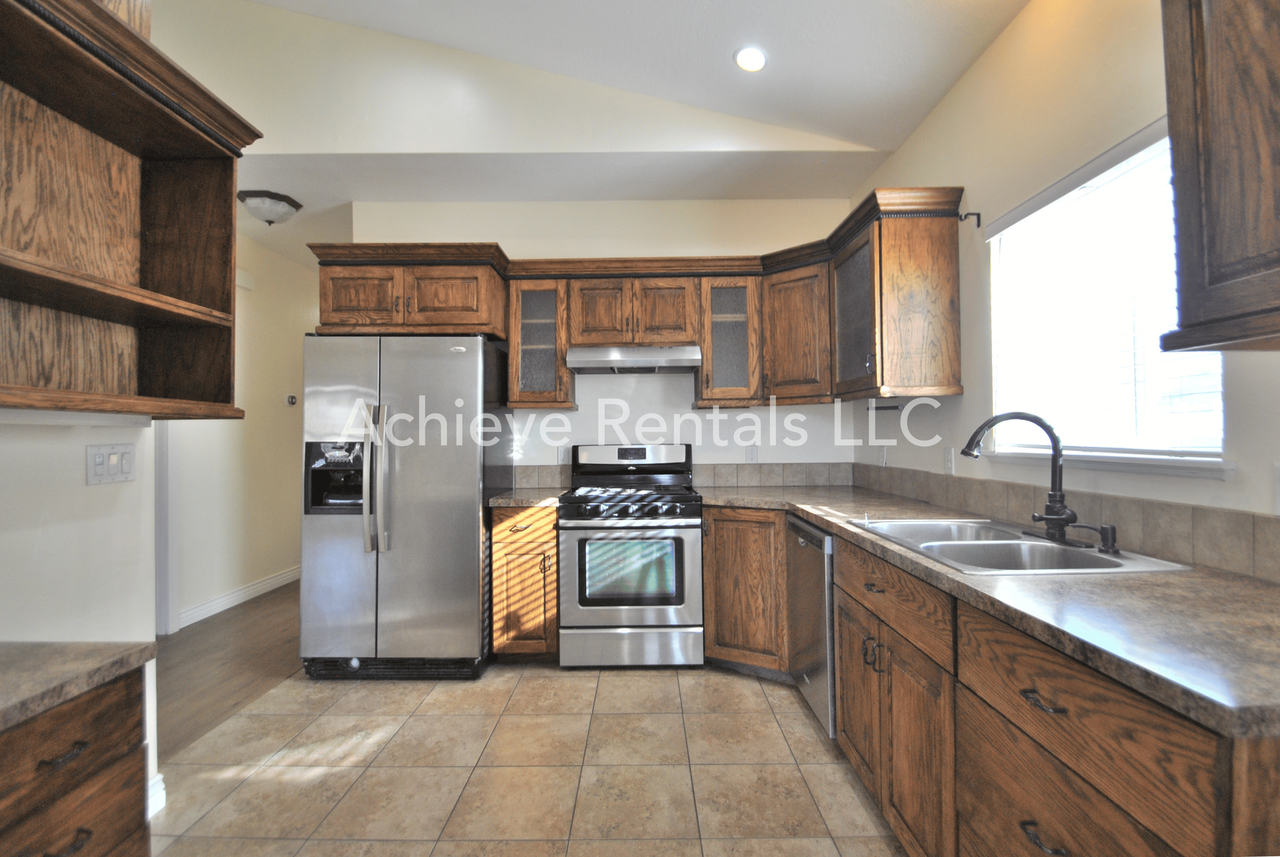 47 S 2nd E - Photo 4 of 11