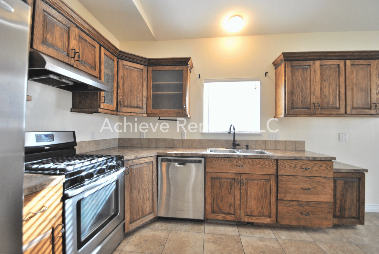 47 S 2nd E - Photo 5 of 11