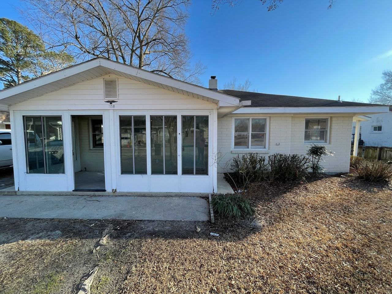 108 N Saratoga St - Photo 2 of 21