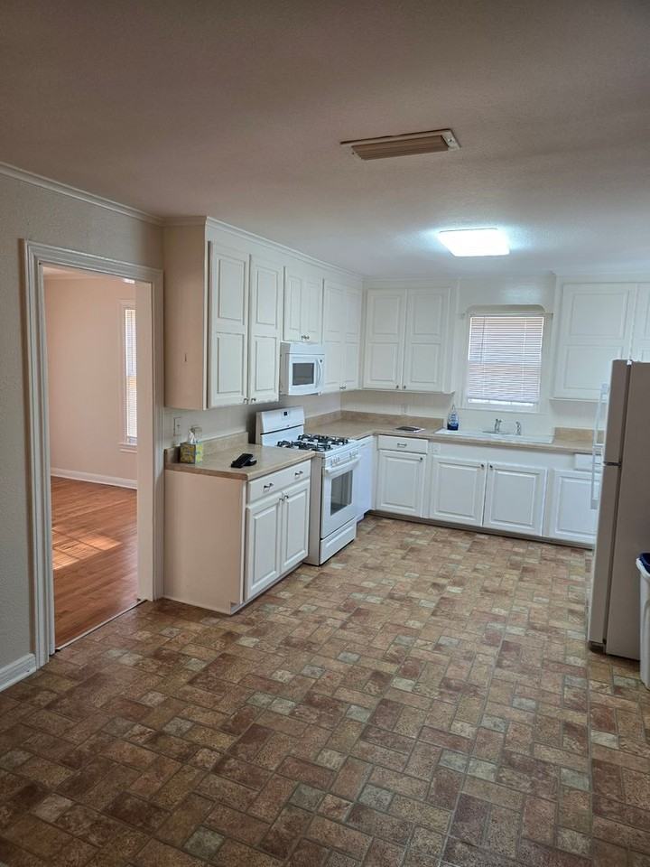 250 Atlantic Ave - Photo 7 of 10