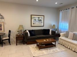 featured image of 714 E Victory Dr