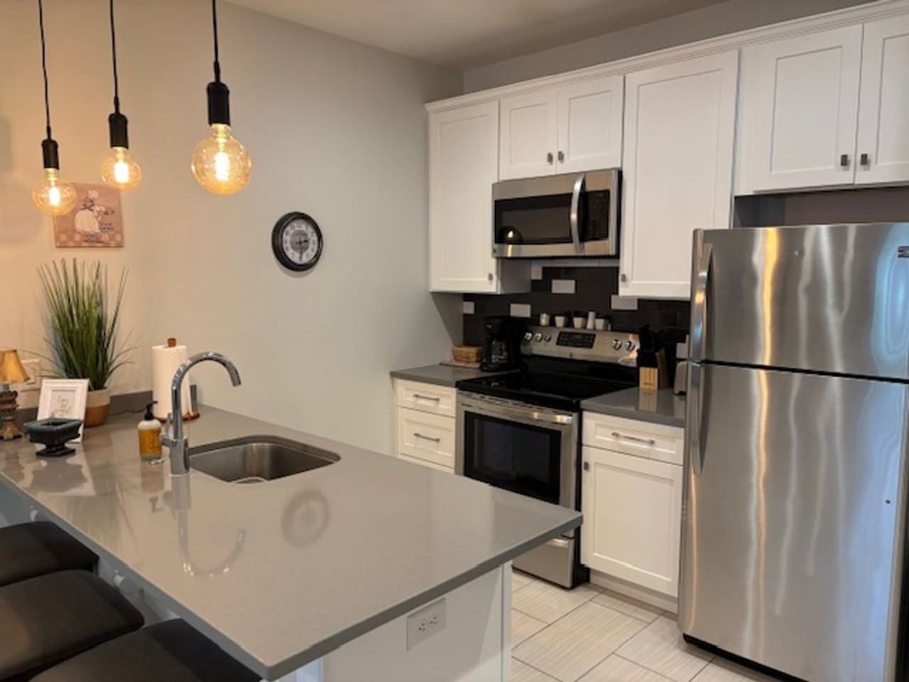 714 E Victory Dr - Photo 4 of 11