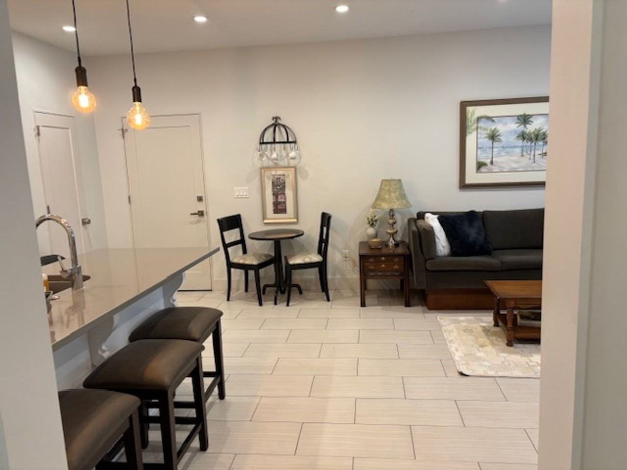 714 E Victory Dr - Photo 5 of 11