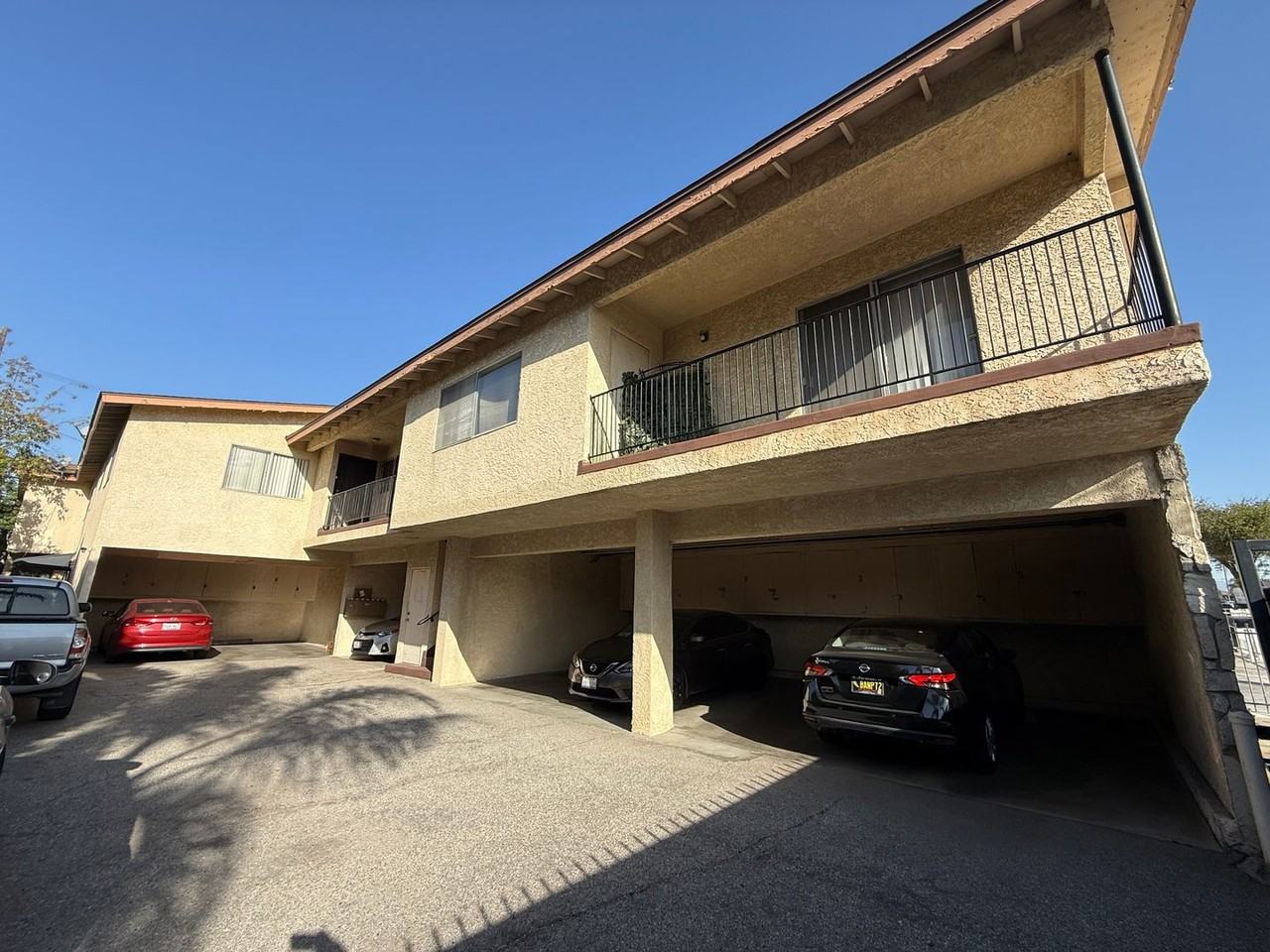 2219 Crenshaw Blvd - Photo 2 of 7