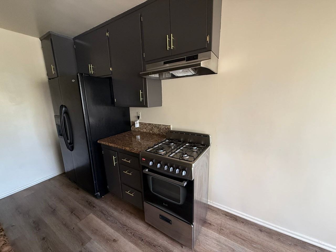 2219 Crenshaw Blvd - Photo 4 of 7