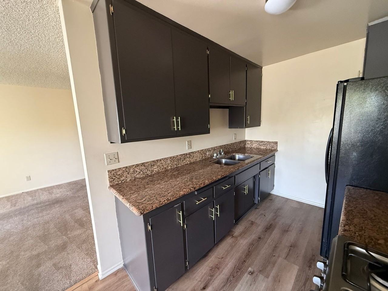 2219 Crenshaw Blvd - Photo 5 of 7