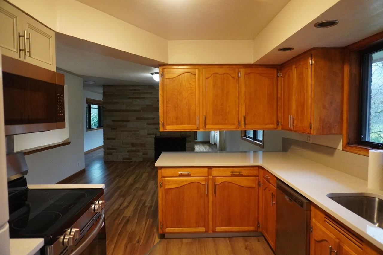 5716 Alki Rd - Photo 5 of 28