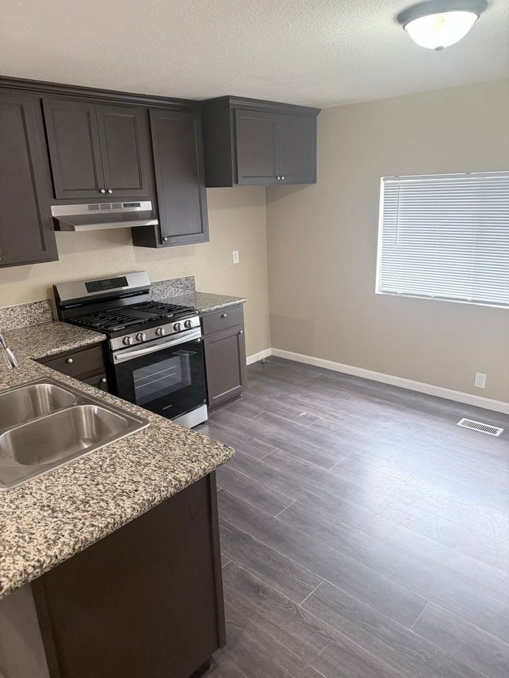 19014 Avenue 146 - Photo 2 of 2