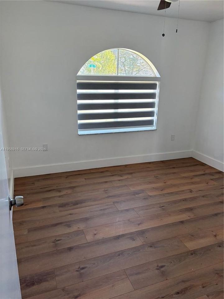 20374 Sw 131st Ct - Photo 6 of 10