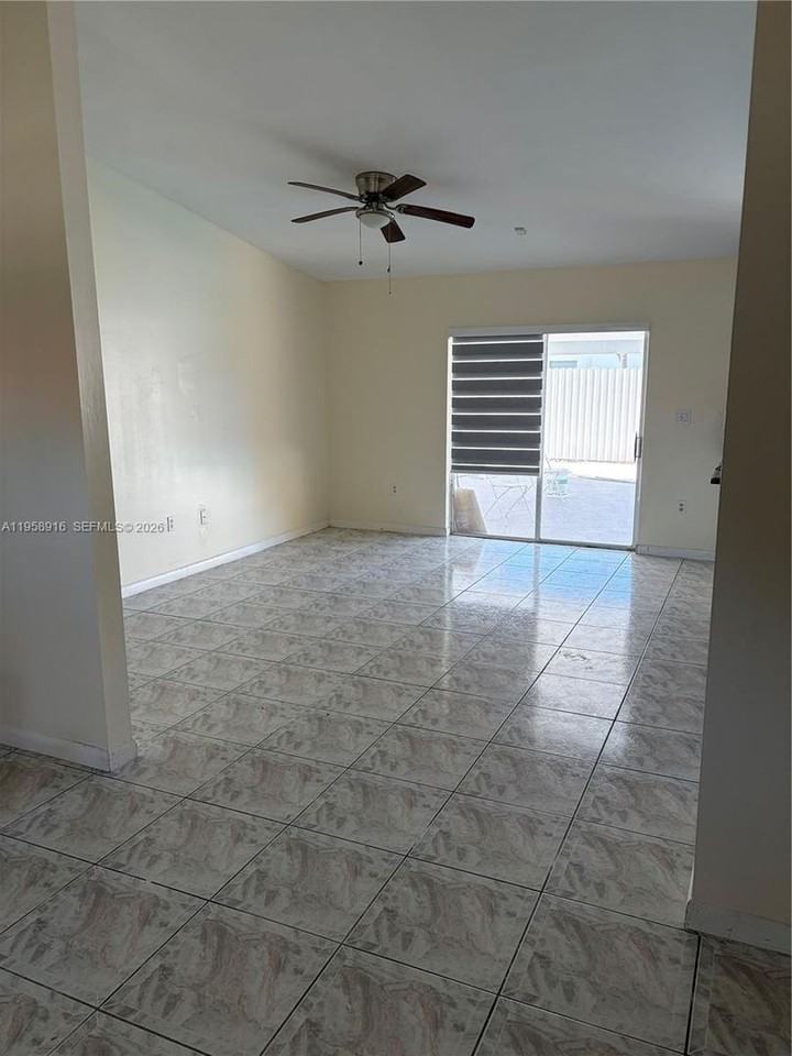 20374 Sw 131st Ct - Photo 7 of 10