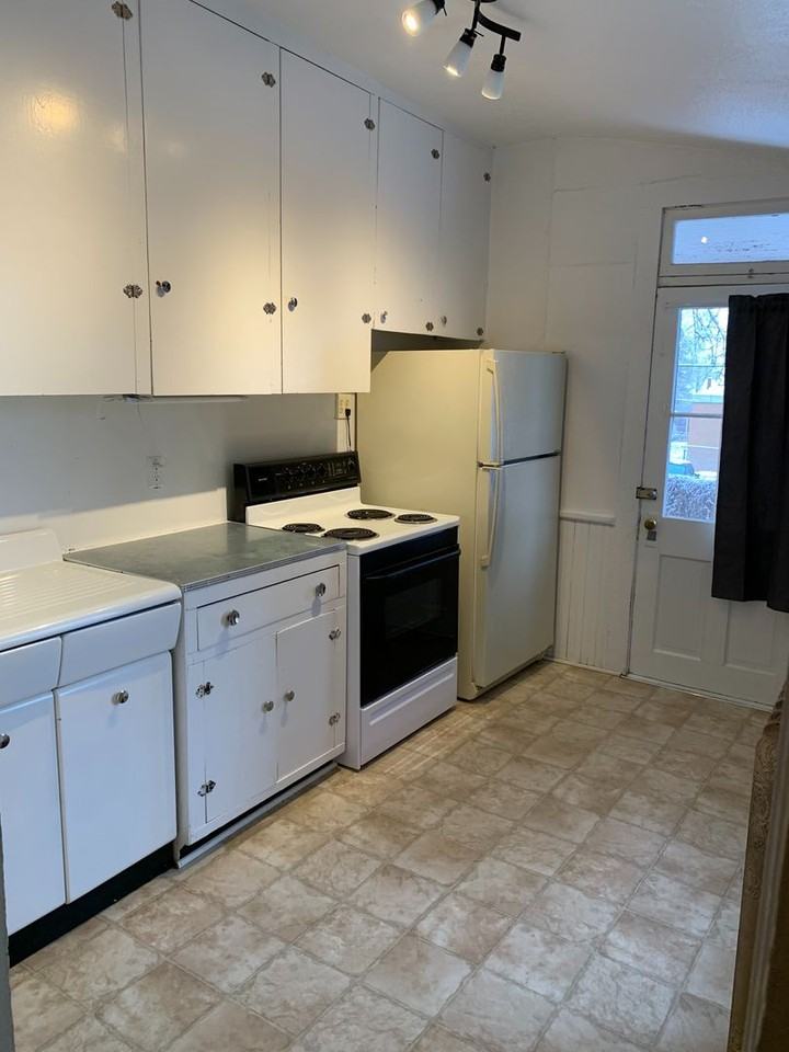 Clarke St Triplex - Photo 5 of 24