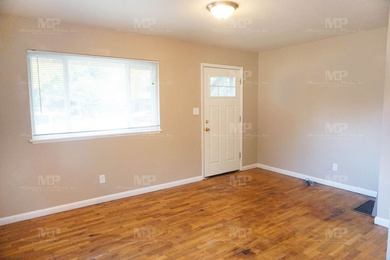 1013 Castlerock Dr - Photo 2 of 11