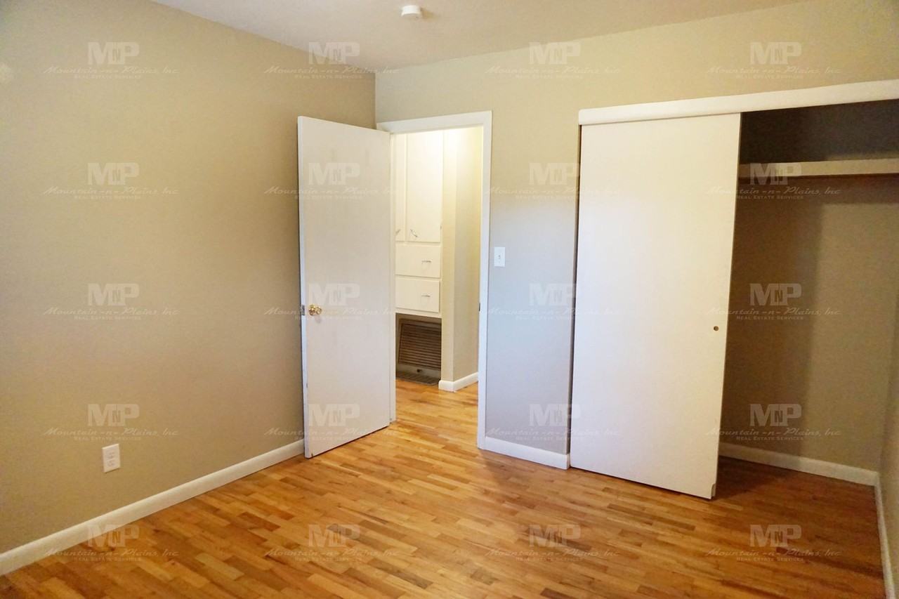 1013 Castlerock Dr - Photo 7 of 11