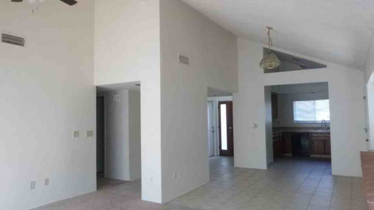 3717 Meade Ct - Photo 3 of 11