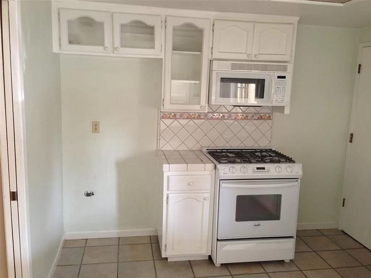 470 E Prosperity Ave - Photo 3 of 8