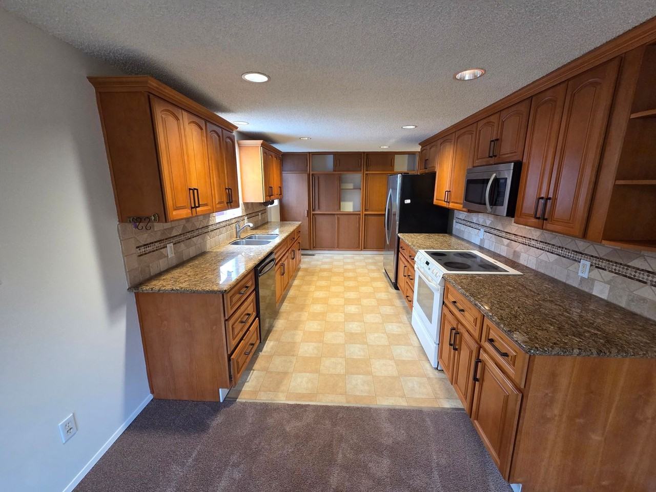 2136 N 187th St - Photo 7 of 48