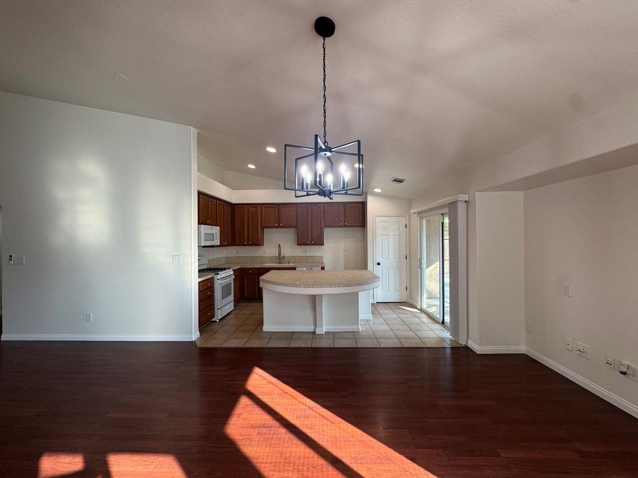 5109 Silver Clover Ave - Photo 5 of 16