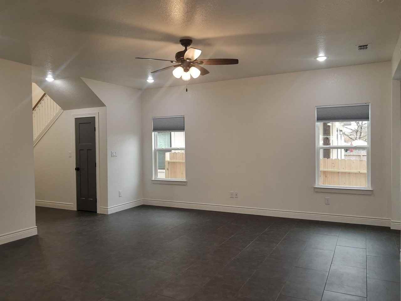 1839 Lois St - Photo 5 of 23