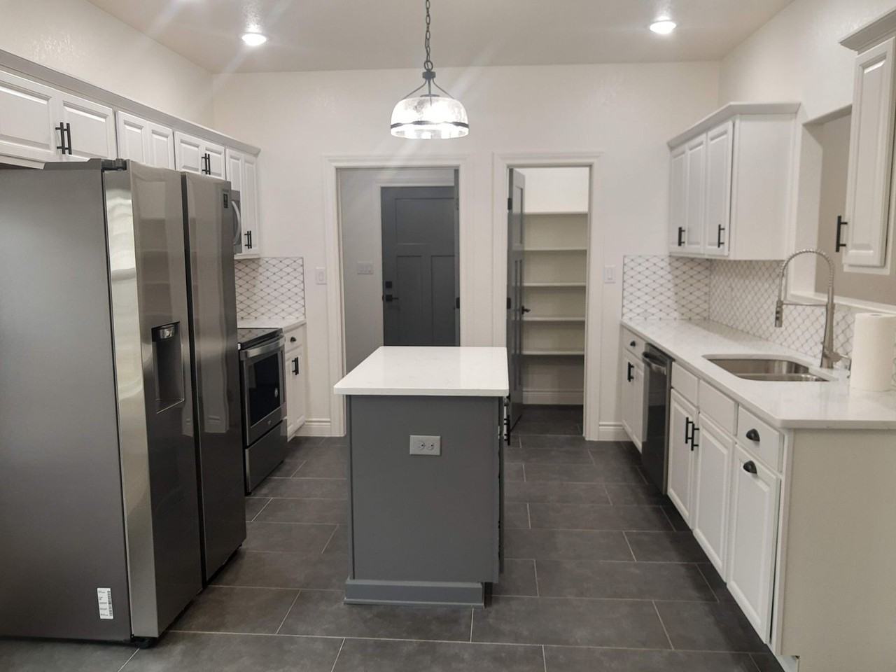 1839 Lois St - Photo 6 of 23