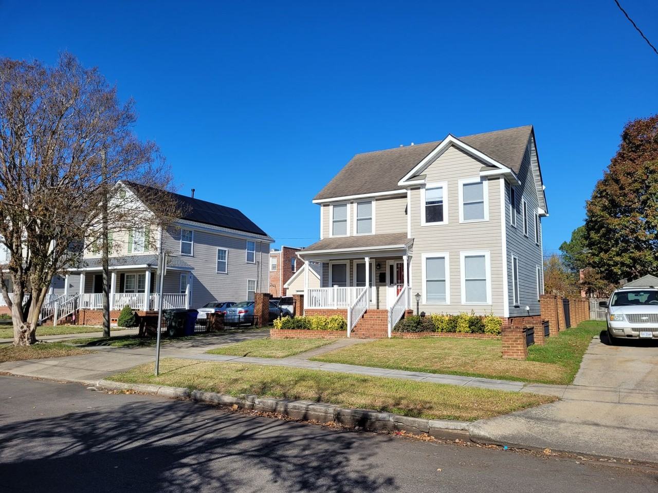 608 W 34th St - Photo 3 of 40