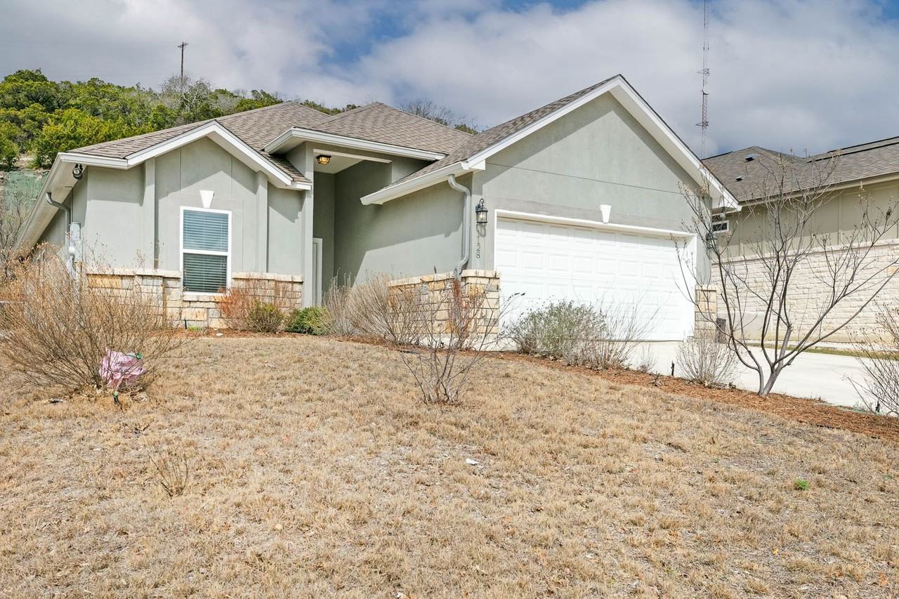 1128 Norfolk Ln - Photo 2 of 31