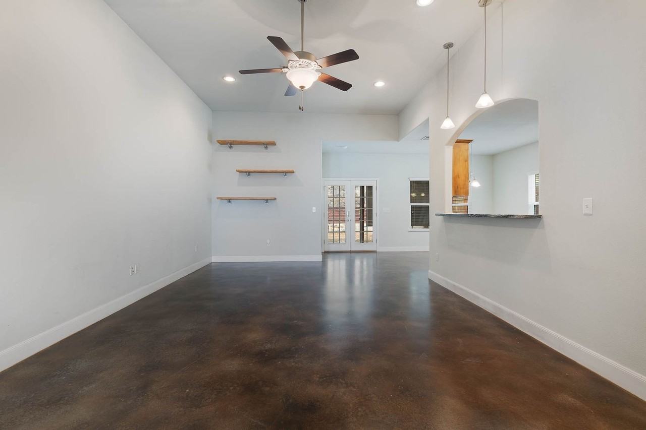 1128 Norfolk Ln - Photo 6 of 31