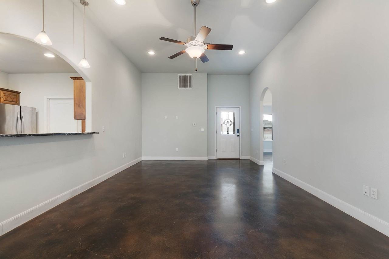 1128 Norfolk Ln - Photo 7 of 31