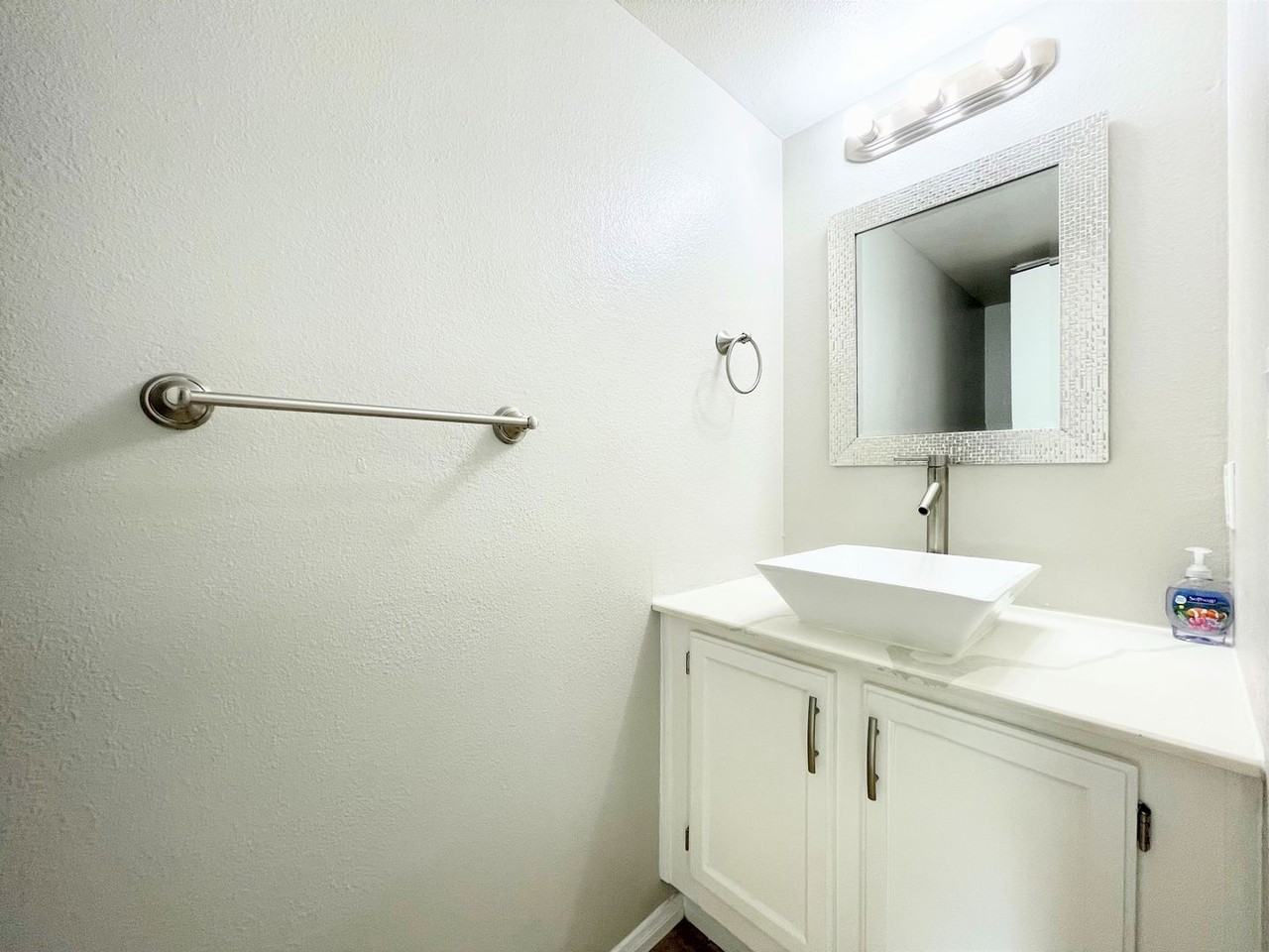 3763 Portland Ct - Photo 3 of 31