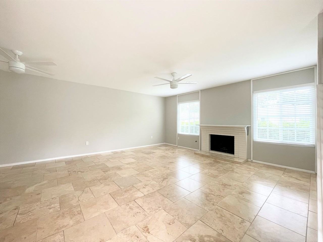 3763 Portland Ct - Photo 4 of 31