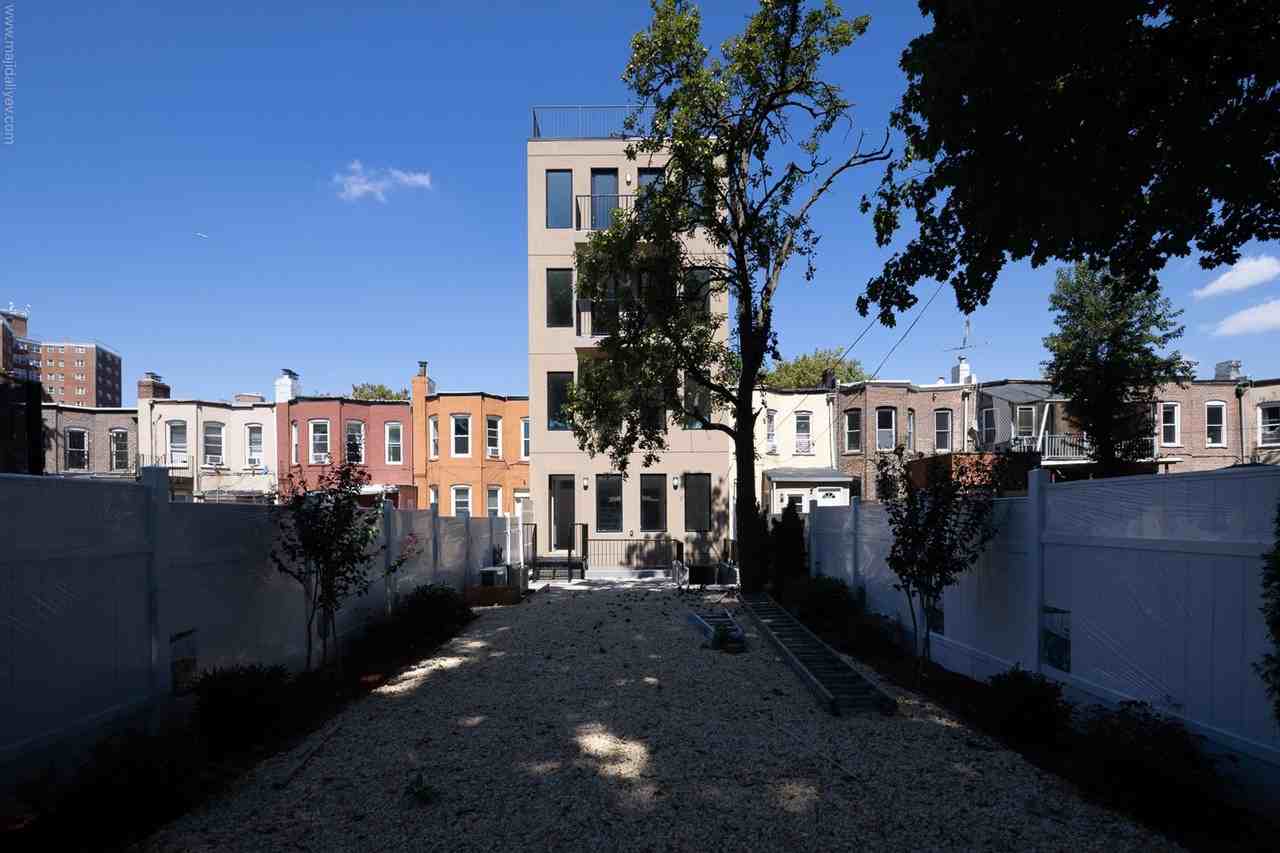 1266 Park Place - Photo 2 of 42