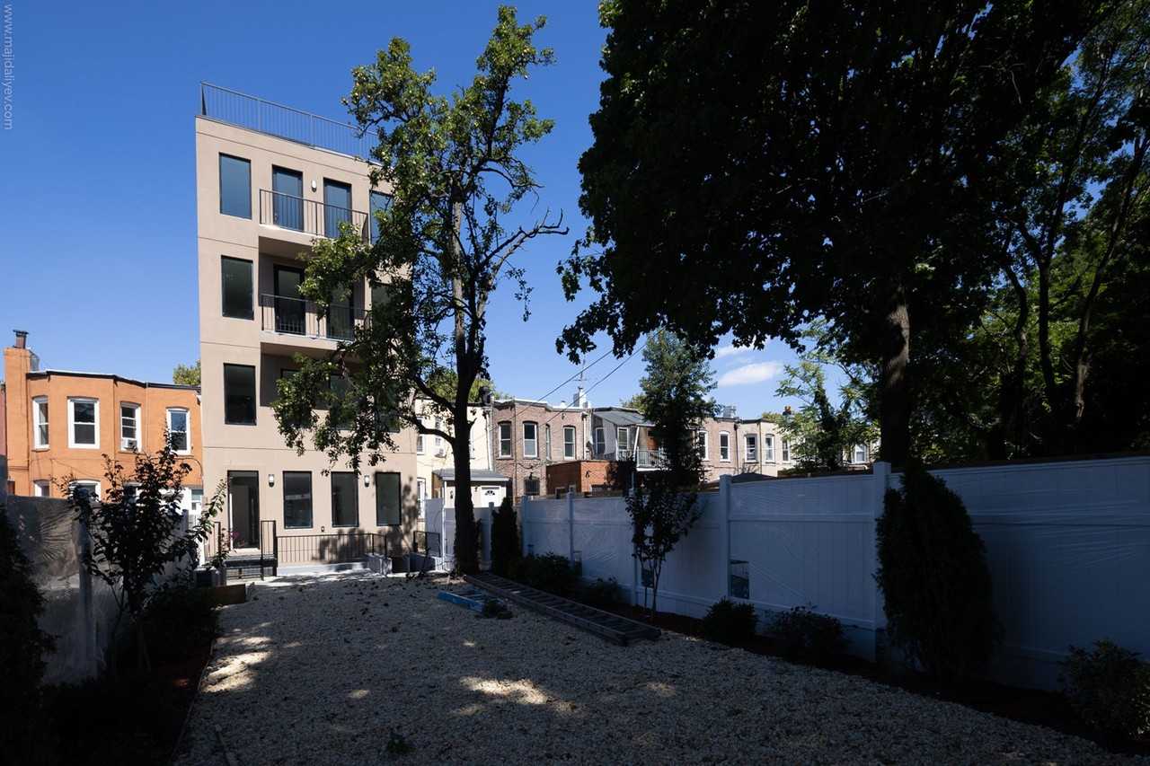 1266 Park Place - Photo 3 of 42