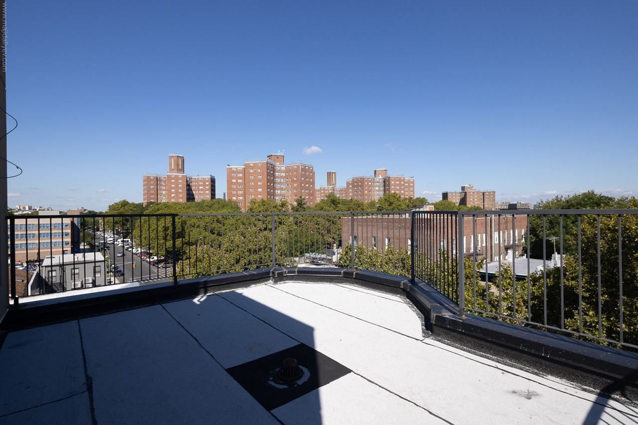 1266 Park Place - Photo 4 of 42