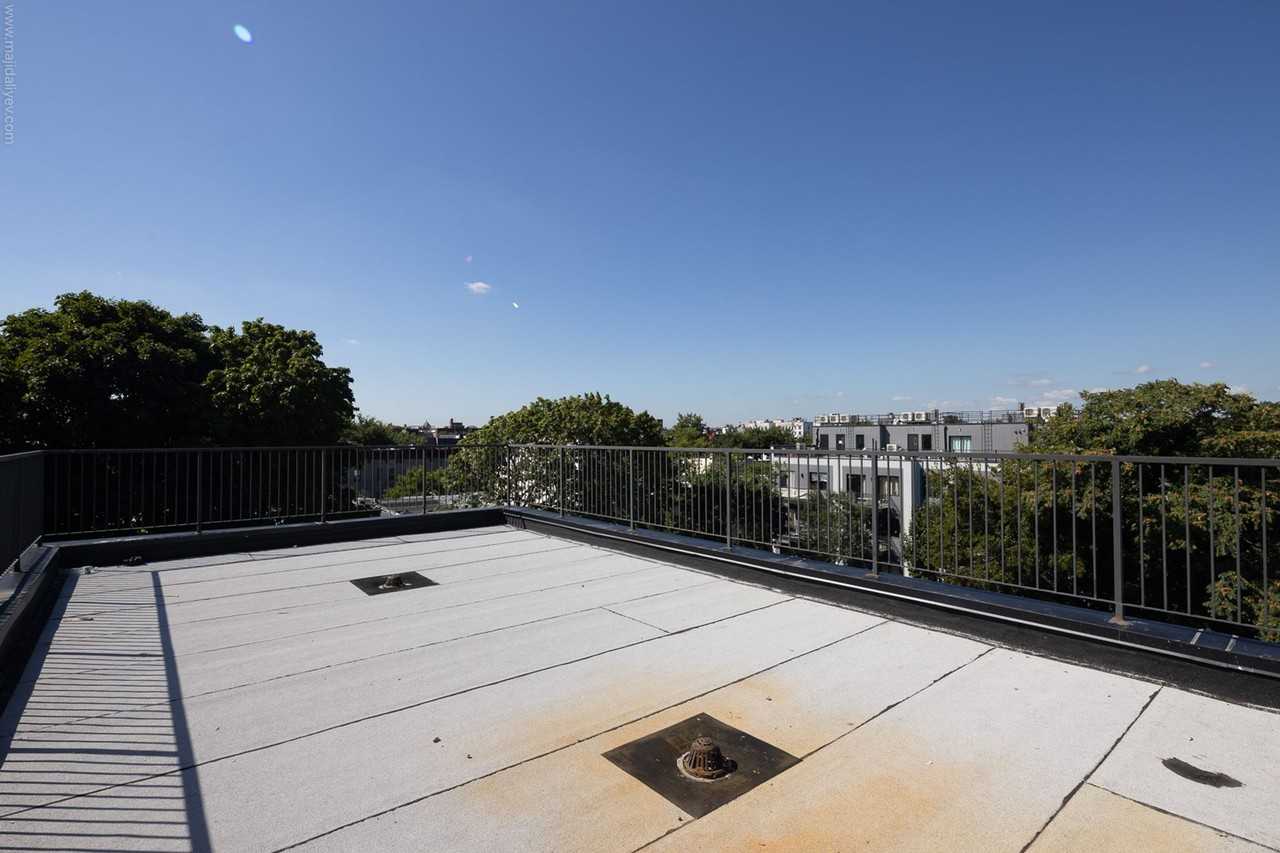 1266 Park Place - Photo 7 of 42