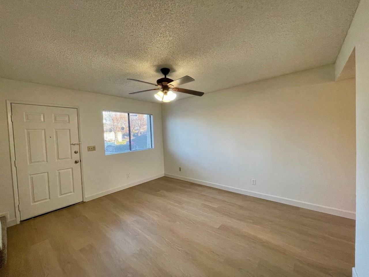 608 Grape St - Photo 4 of 9