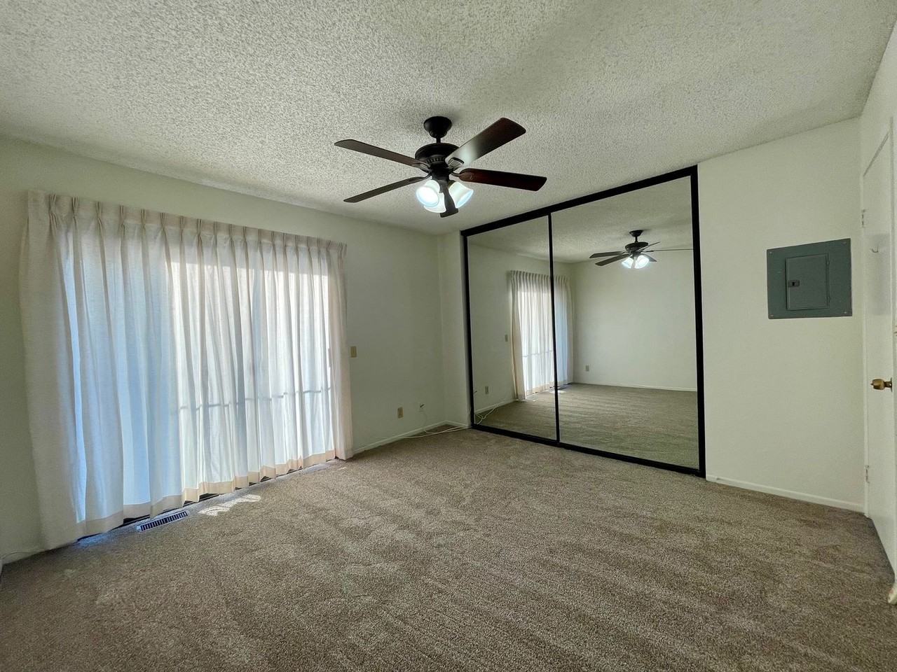 608 Grape St - Photo 7 of 9