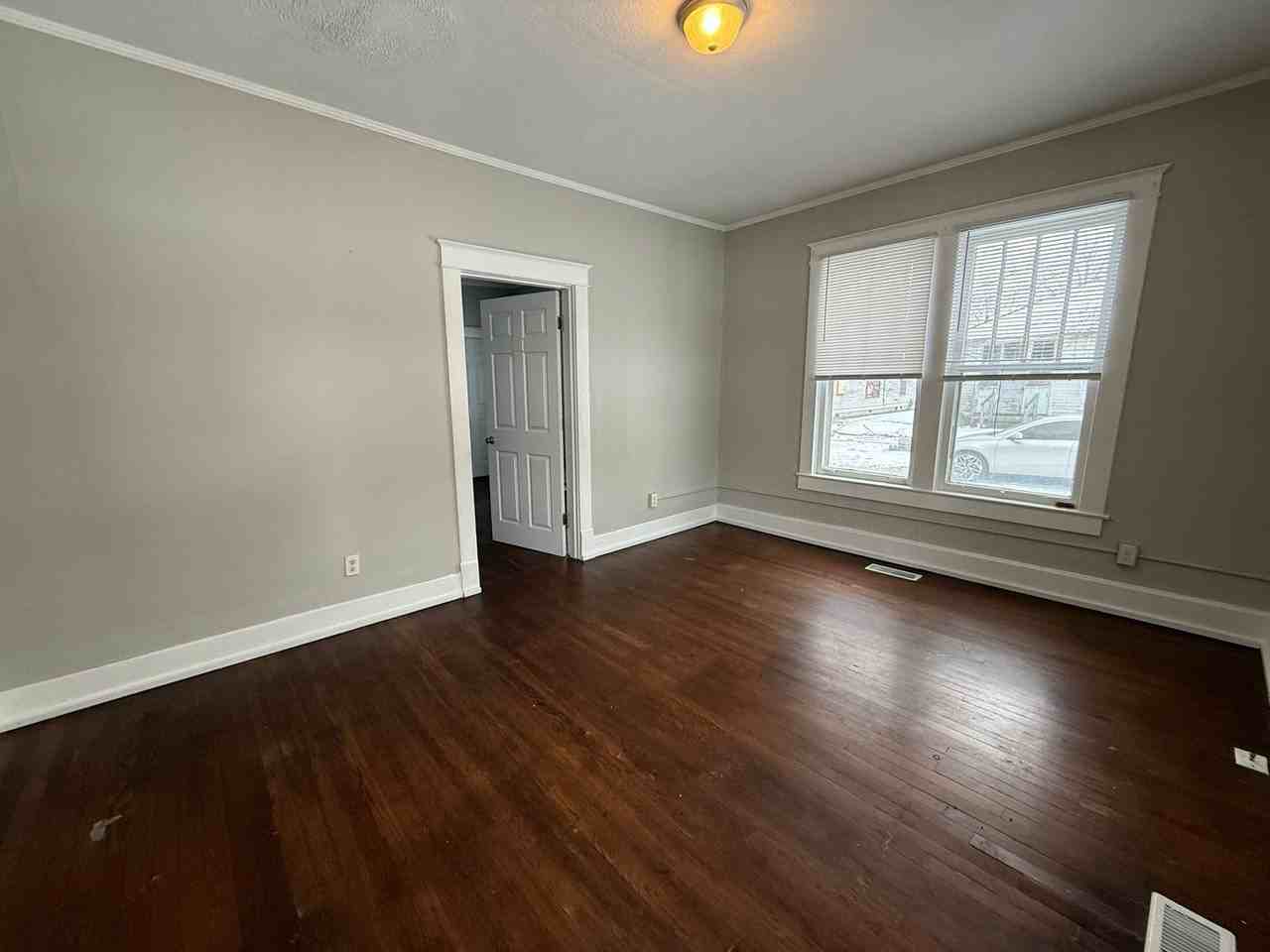 1114 Olive St - Photo 5 of 17