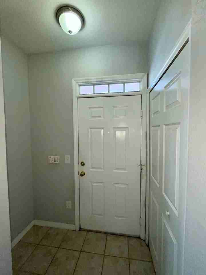 3396 Parkchester Square Blvd - Photo 2 of 31