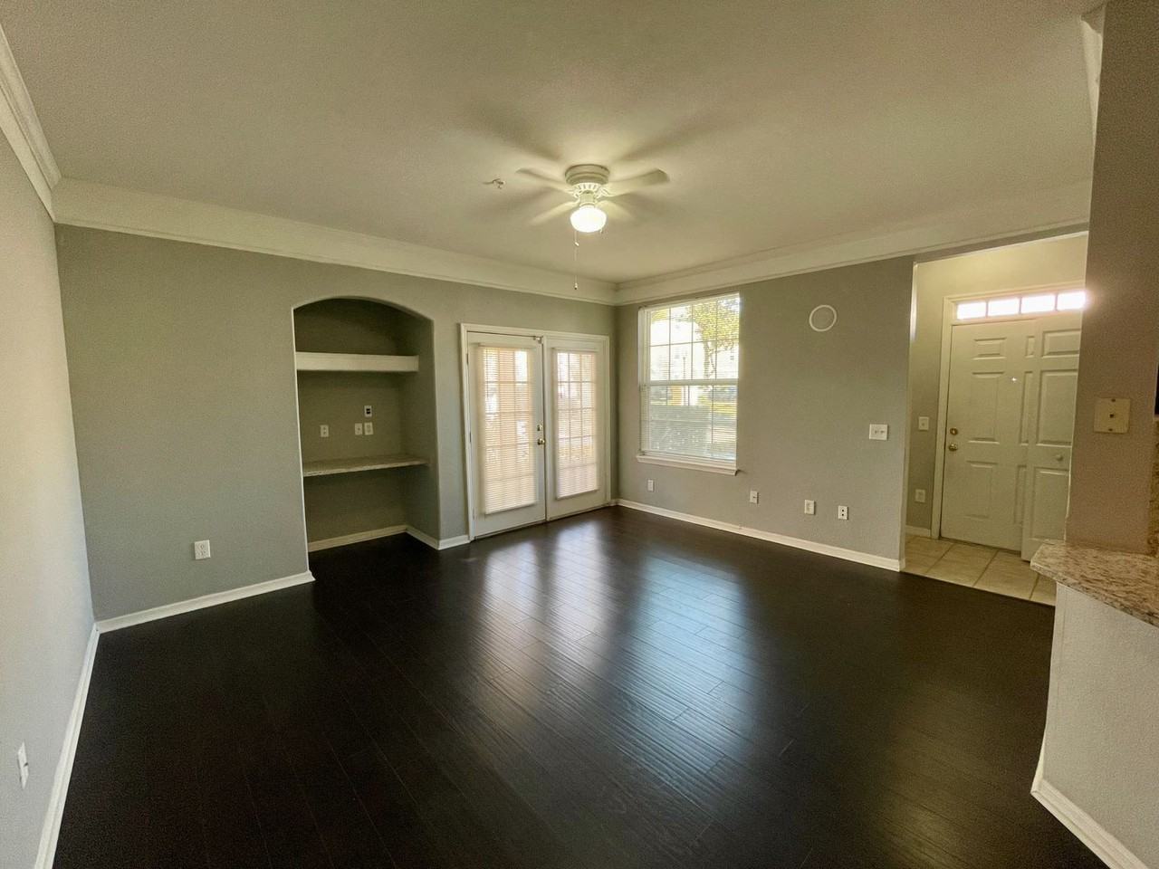 3396 Parkchester Square Blvd - Photo 3 of 31