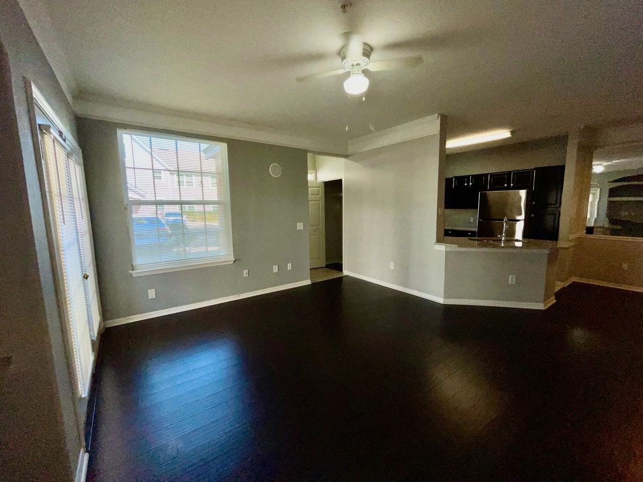 3396 Parkchester Square Blvd - Photo 6 of 31