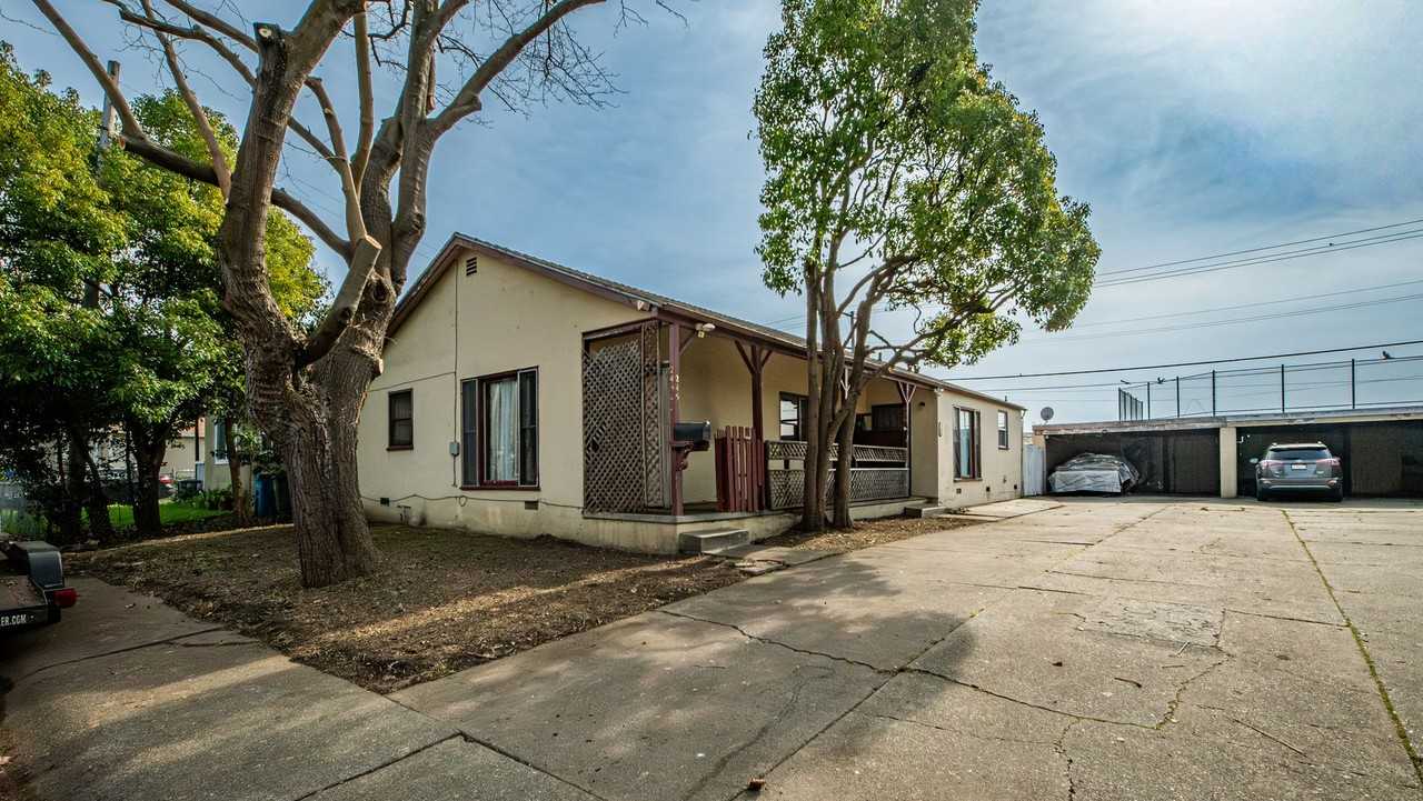 245 Westwood St - Photo 2 of 10