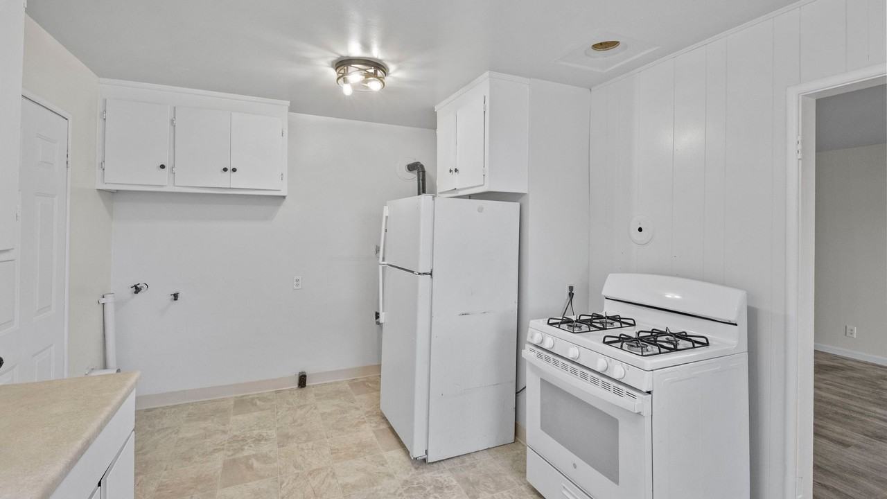 245 Westwood St - Photo 6 of 10