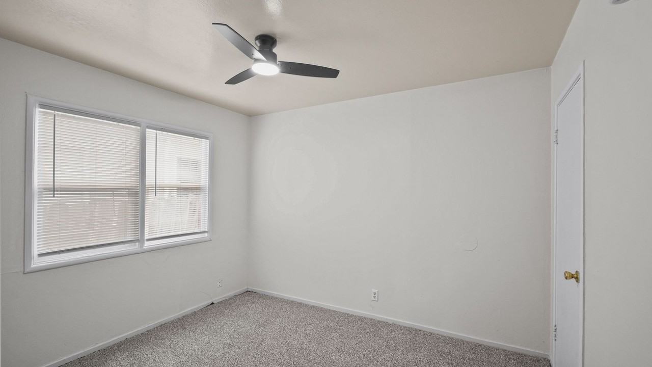 245 Westwood St - Photo 7 of 10