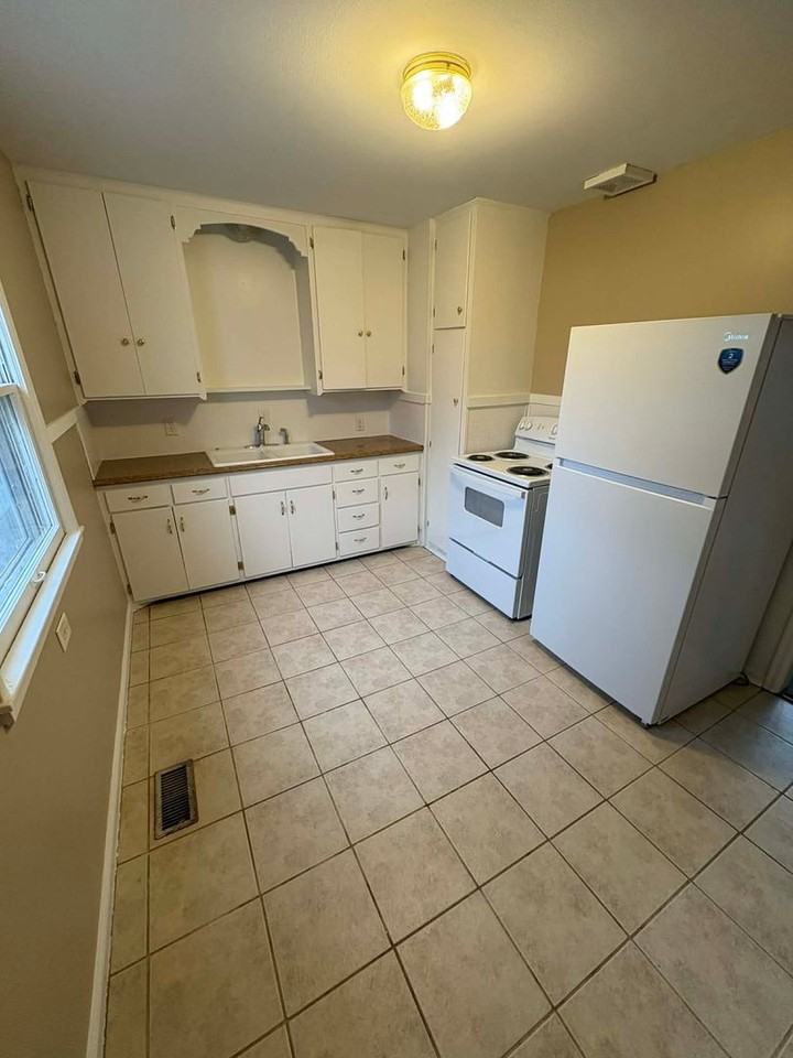 2502 S Mead St - Photo 3 of 5