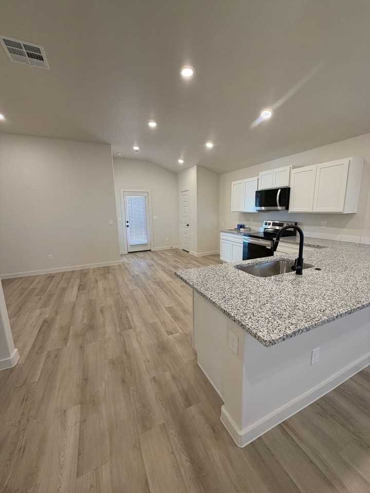 2909 Harvest Ave - Photo 4 of 15