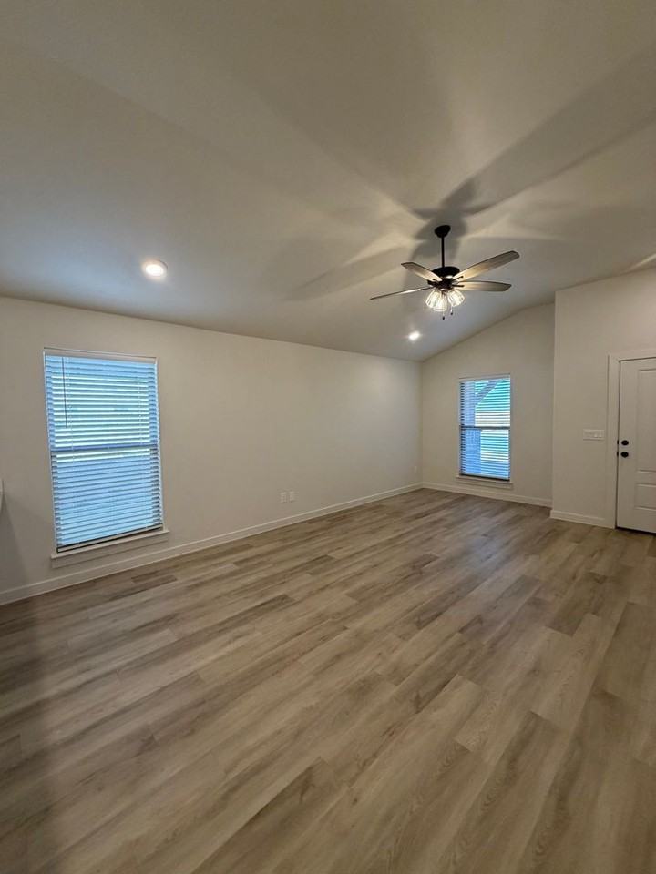 2909 Harvest Ave - Photo 5 of 15