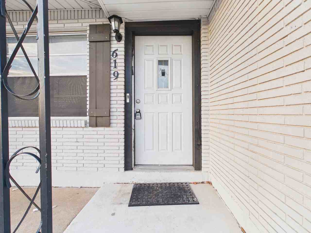 619 Sw 45th St - Photo 4 of 27